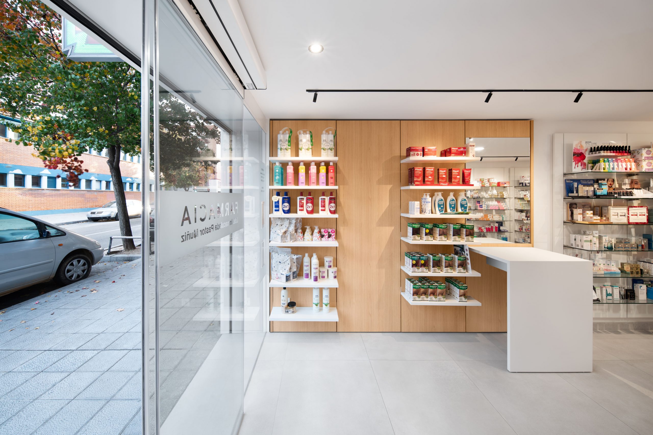 reforma-farmacia-cigueña-murillo-hernandez-arquitectura