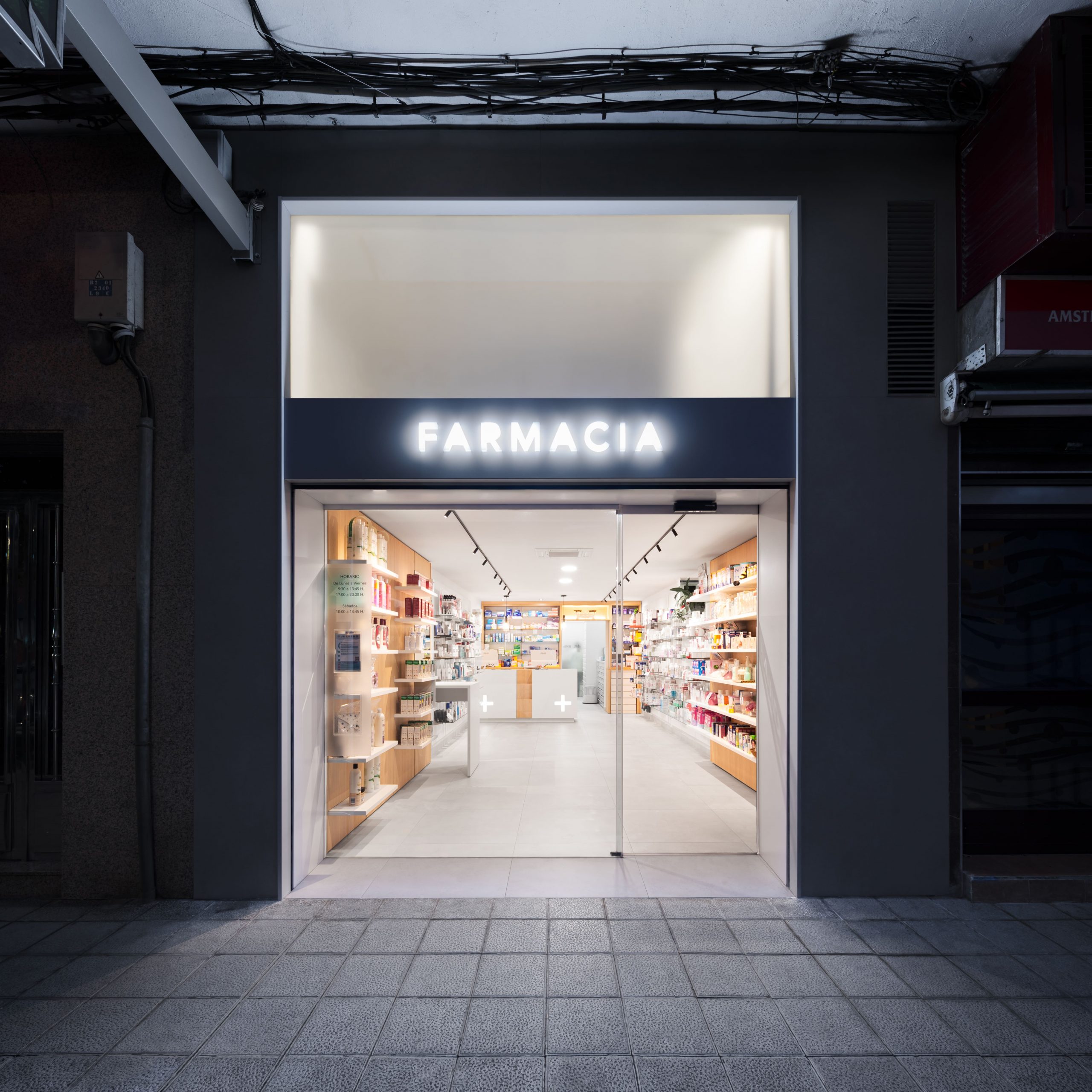 reforma-farmacia-cigueña-murillo-hernandez-arquitectura