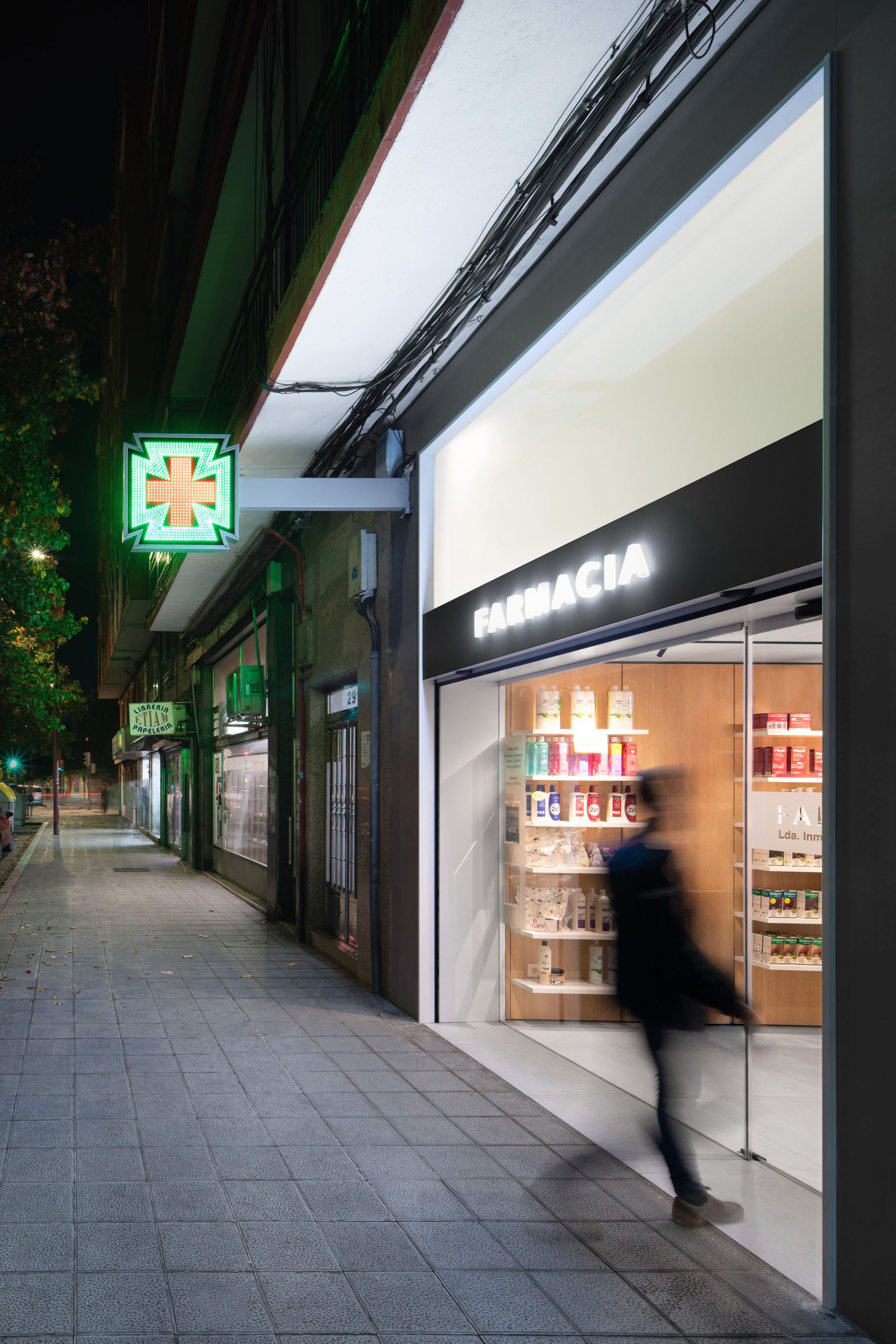 reforma-farmacia-cigueña-murillo-hernandez-arquitectura