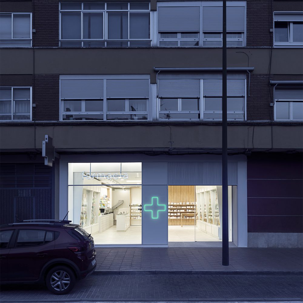 reforma-farmacia-tobalina-murillo-hernandez-arquitectura